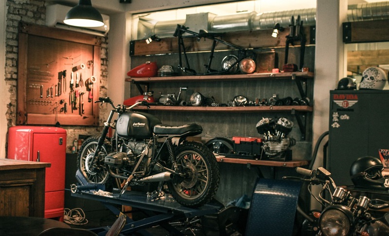 Thiết kế nội thất cửa hàng sửa chữa xe máy phong cách công nghiệp