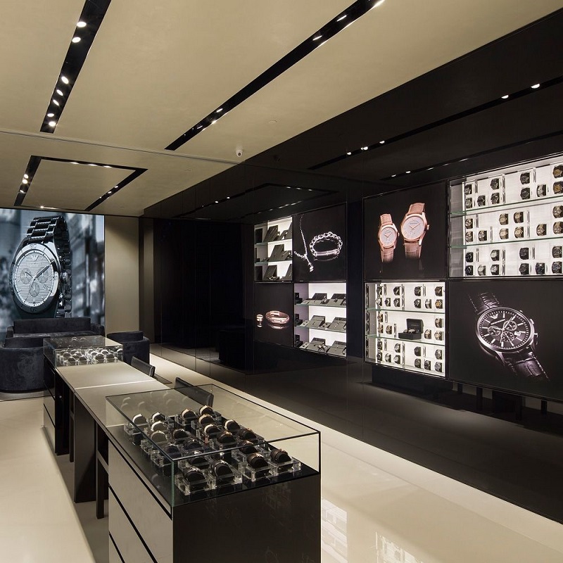 Bố trí hệ thống ánh sáng đa dạng khi thiết kế nội thất shop đồng hồ