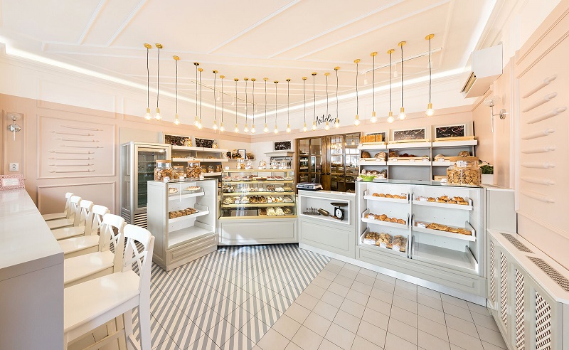 Thiết kế nội thất tiệm bánh kem nhỏ với gam màu pastel